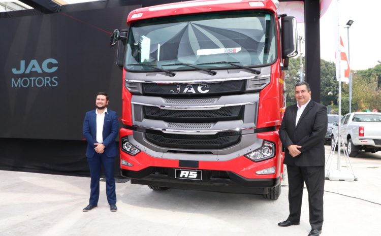  ¡Potencia en movimiento! Cabezal A5 y Camión Gasolina X100 debutan en Guatemala.