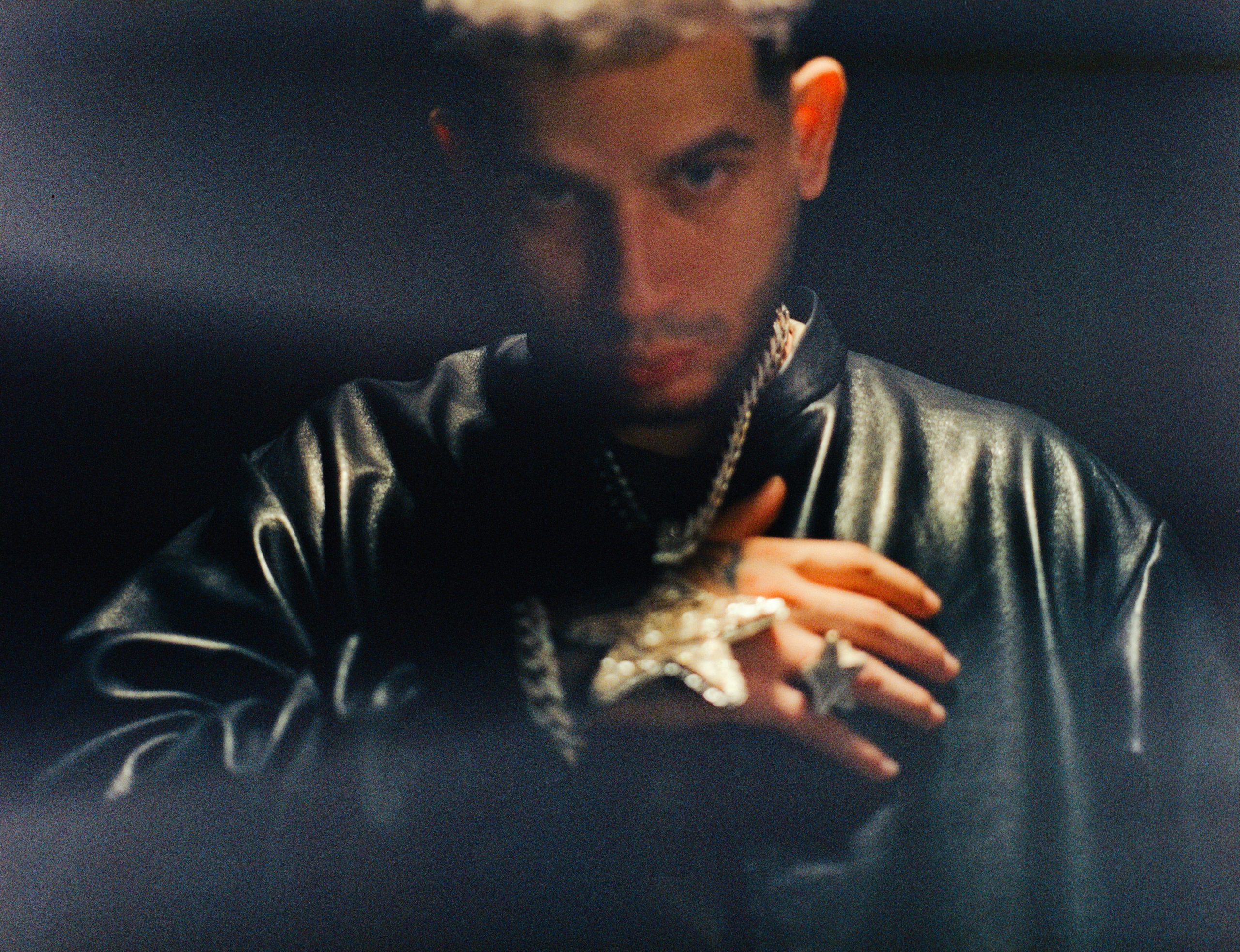 Dei V seduce con “Sirena”, su nuevo himno electro-urbano