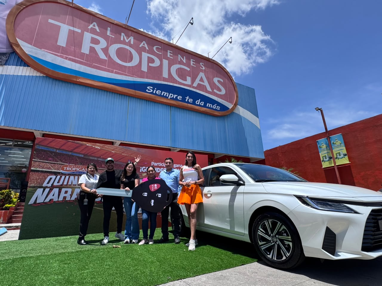 Almacenes Tropigas premia la pasión futbolera con los ganadores de la “Quiniela Naranja”